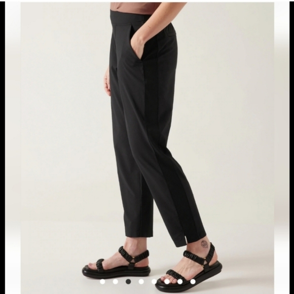 Athelta Brooklyn Jogger - Picture 1 of 13
